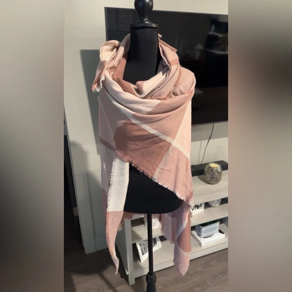 LC Lauren Conrad cozy pink